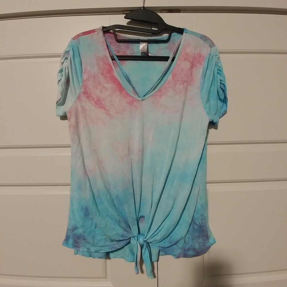 Tie-dye front tied shirt